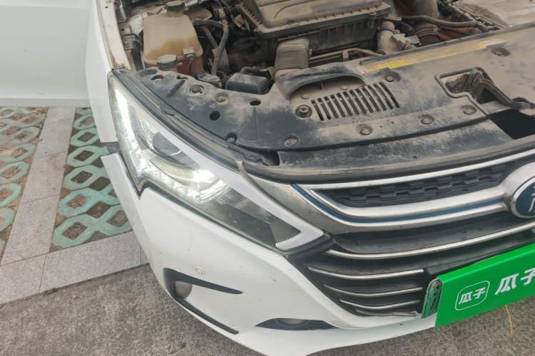 Used BYD Qin New Energy 2017 1.5T Luxury Model Right Front Headlight
