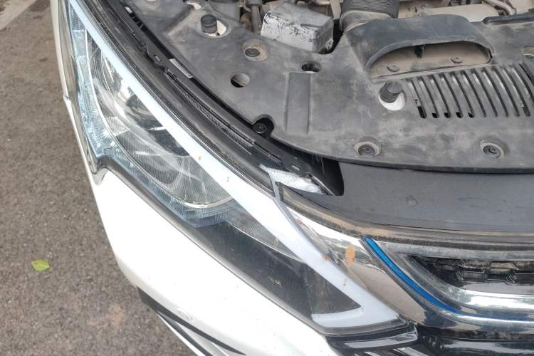 Used BYD Qin New Energy 2017 1.5T Luxury Model Right Front Headlight