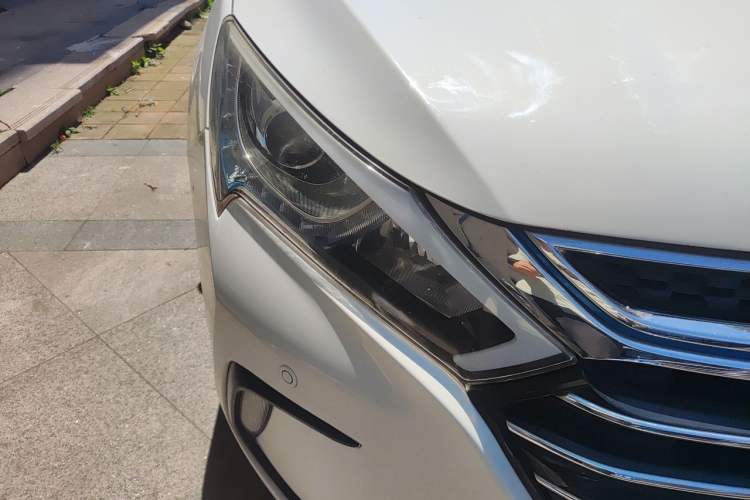 Used BYD Qin New Energy 2017 1.5T Luxury Model Right Front Headlight