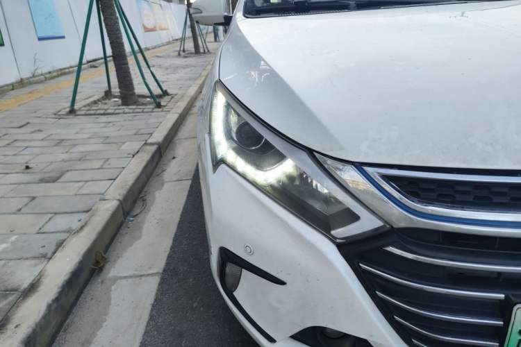 Used BYD Qin New Energy 2017 1.5T Luxury Model Right Front Headlight