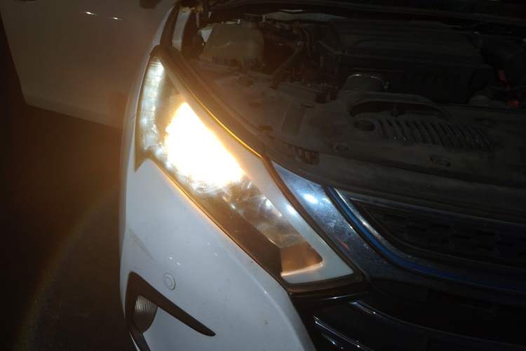 Used BYD Qin New Energy 2017 1.5T Luxury Model Right Front Headlight