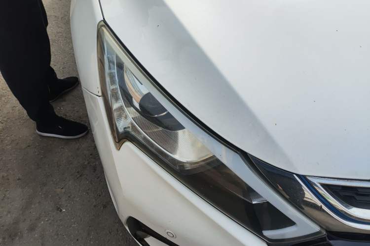 Used BYD Qin New Energy 2017 1.5T Luxury Model Right Front Headlight