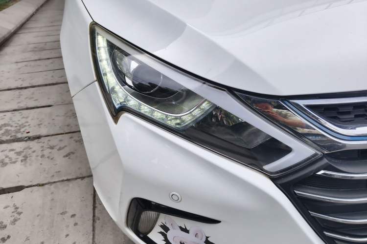 Used BYD Qin New Energy 2017 1.5T Luxury Model Right Front Headlight