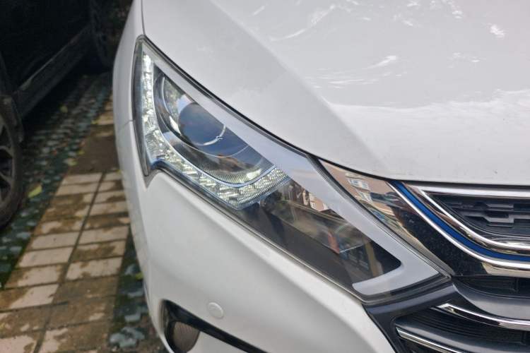 Used BYD Qin New Energy 2017 1.5T Luxury Model Right Front Headlight