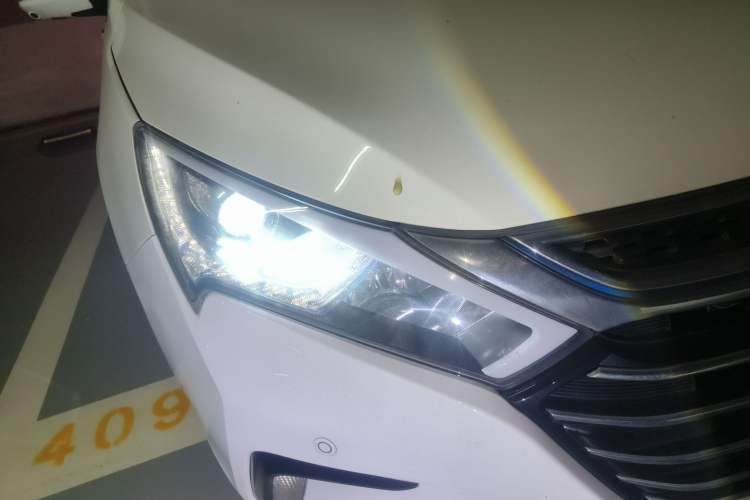 Used BYD Qin New Energy 2017 1.5T Luxury Model Right Front Headlight
