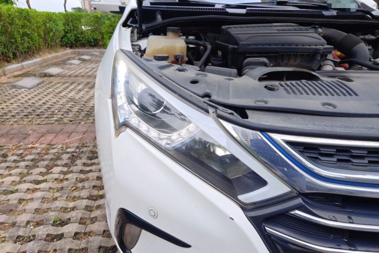 Used BYD Qin New Energy 2017 1.5T Luxury Model Right Front Headlight
