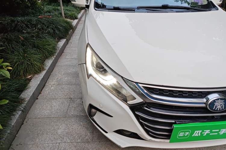 Used BYD Qin New Energy 2017 1.5T Luxury Model Right Front Headlight