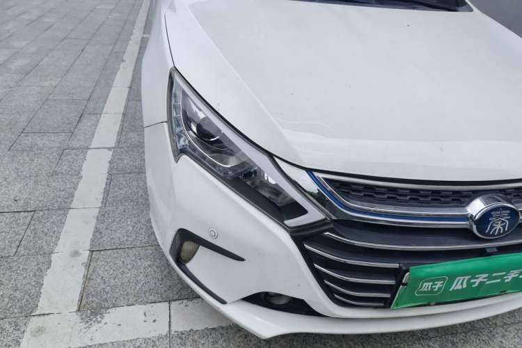 Used BYD Qin New Energy 2017 1.5T Luxury Model Right Front Headlight