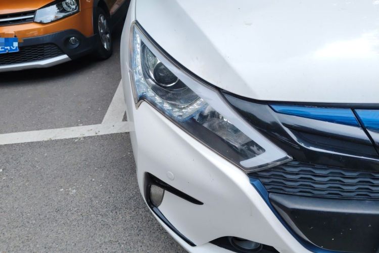 Used BYD Qin New Energy 2017 Qin EV300 Flagship Model Right Front Headlight