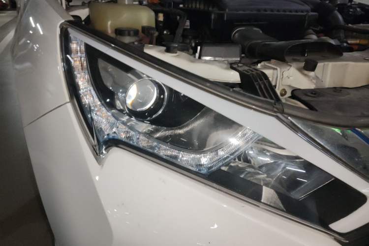 Used BYD Qin New Energy 2017 1.5T Luxury Model Right Front Headlight