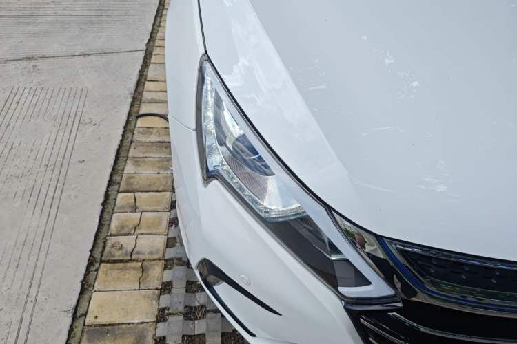 Used BYD Qin New Energy 2017 1.5T Luxury Model Right Front Headlight