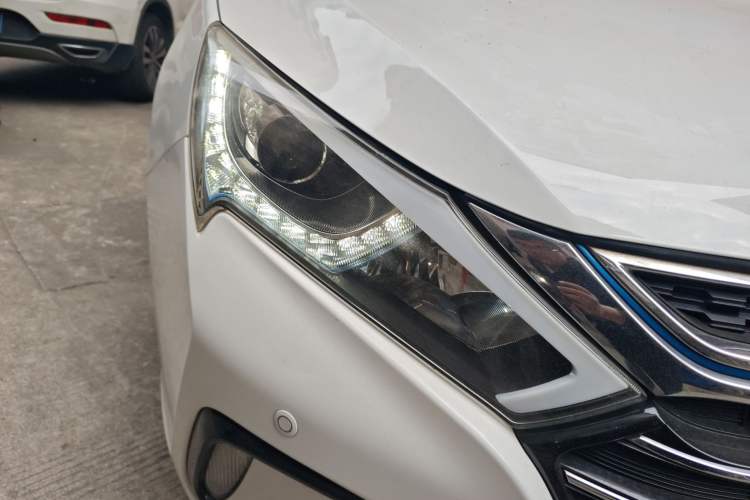 Used BYD Qin New Energy 2017 1.5T Luxury Model Right Front Headlight