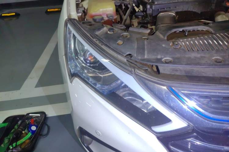 Used BYD Qin New Energy 2017 1.5T Luxury Model Right Front Headlight
