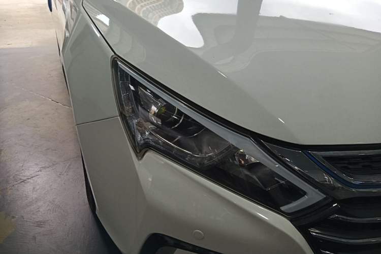Used BYD Qin New Energy 2017 1.5T Luxury Model Right Front Headlight