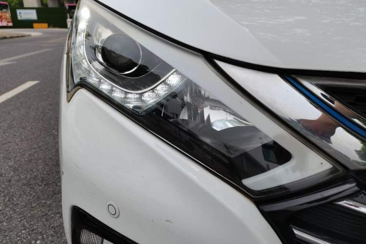 Used BYD Qin New Energy 2017 1.5T Luxury Model Right Front Headlight