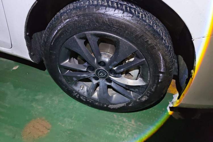 Used BYD Qin New Energy 2017 1.5T Luxury Model Right Front Wheel Hub