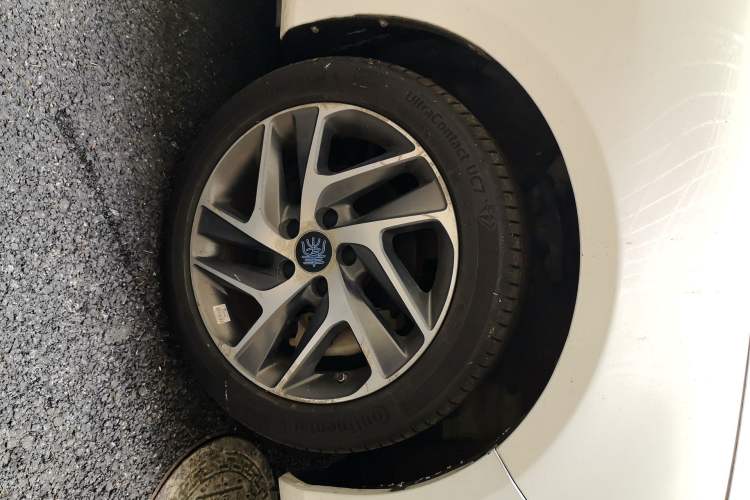 Used BYD Qin New Energy 2017 Qin 1.5T 100 Right Front Wheel Hub