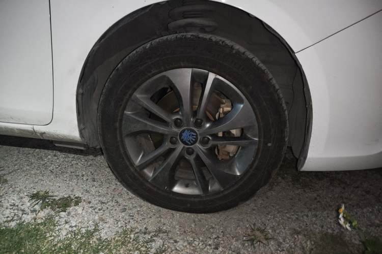 Used BYD Qin New Energy 2017 1.5T Luxury Model Right Front Wheel Hub