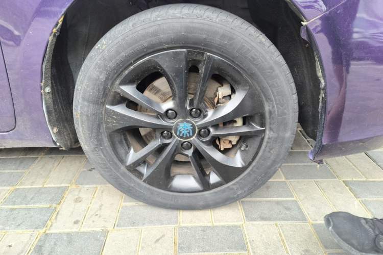 Used BYD Qin New Energy 2017 1.5T Luxury Model Right Front Wheel Hub