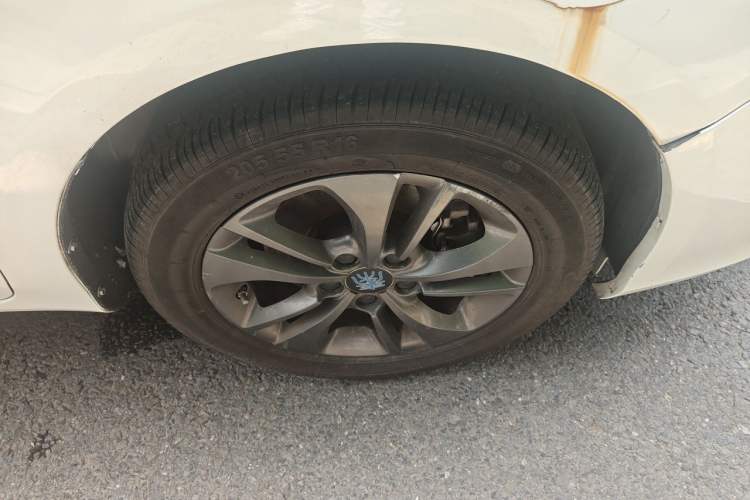 Used BYD Qin New Energy 2017 1.5T Luxury Model Right Front Wheel Hub