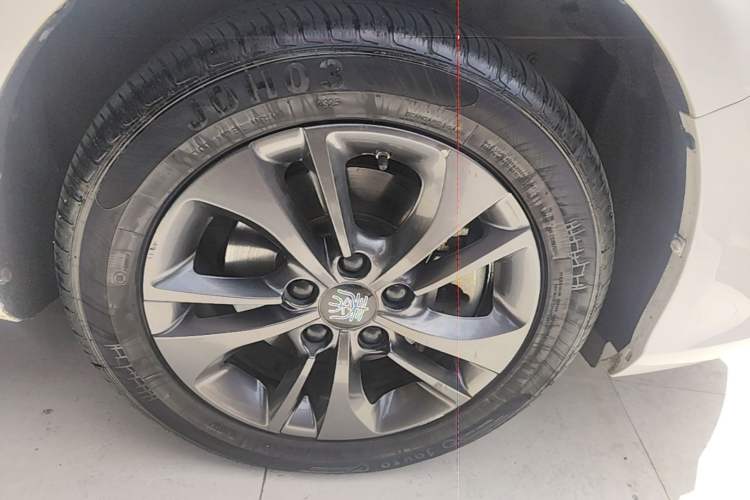Used BYD Qin New Energy 2017 1.5T Luxury Model Right Front Wheel Hub