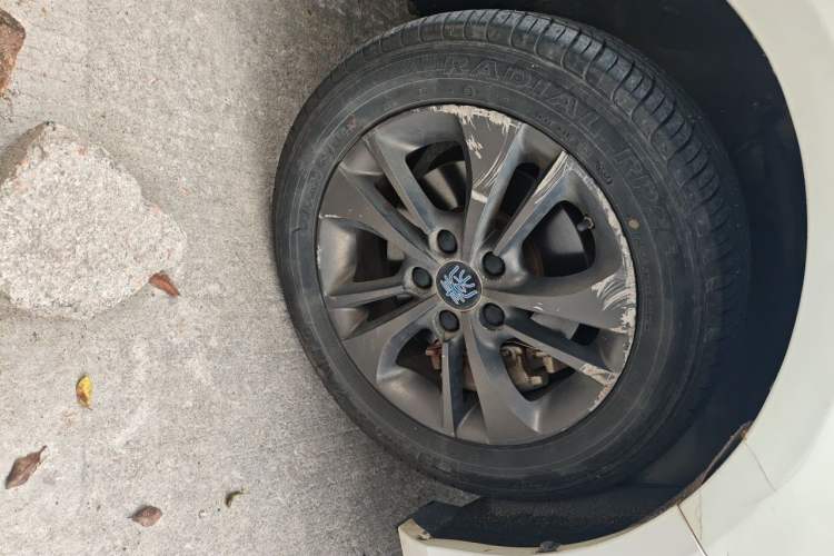 Used BYD Qin New Energy 2017 1.5T Luxury Model Right Front Wheel Hub