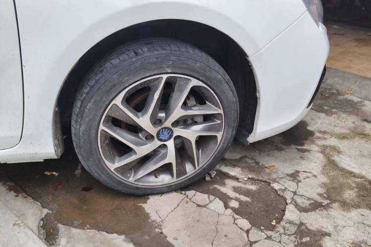 Used BYD Qin New Energy 2017 Qin 1.5T 100 Right Front Wheel Hub