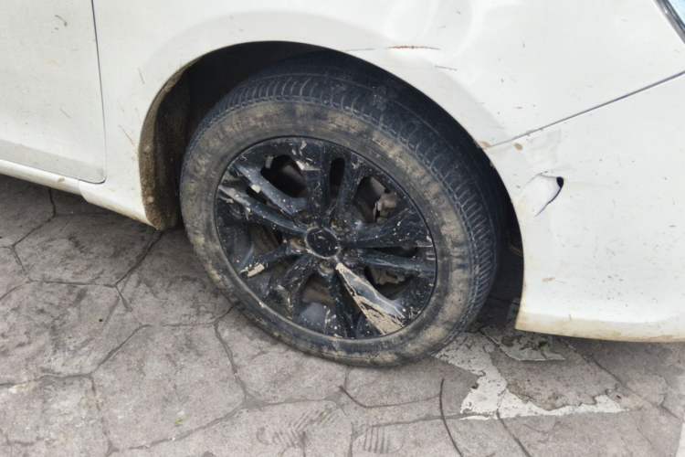 Used BYD Qin New Energy 2017 1.5T Luxury Model Right Front Wheel Hub