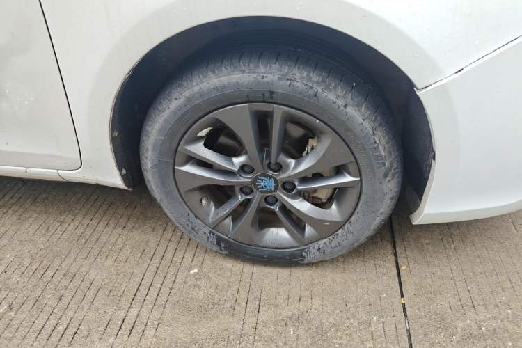 Used BYD Qin New Energy 2017 1.5T Luxury Model Right Front Wheel Hub