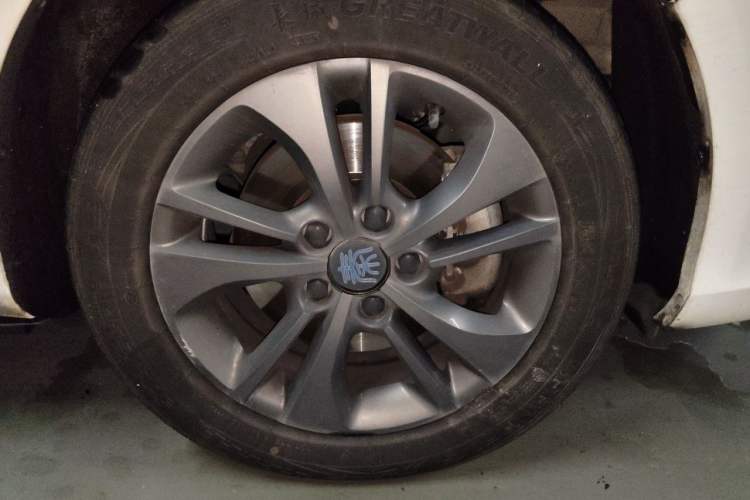 Used BYD Qin New Energy 2017 1.5T Luxury Model Right Front Wheel Hub