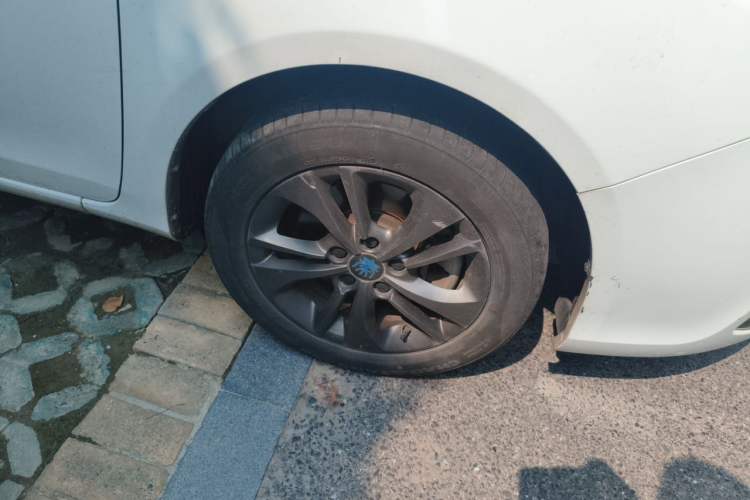 Used BYD Qin New Energy 2017 1.5T Luxury Model Right Front Wheel Hub