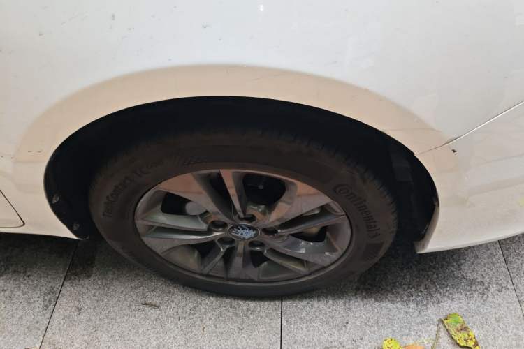 Used BYD Qin New Energy 2017 1.5T Luxury Model Right Front Wheel Hub