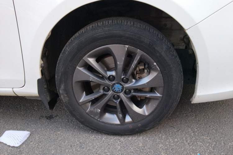 Used BYD Qin New Energy 2017 1.5T Luxury Model Right Front Wheel Hub