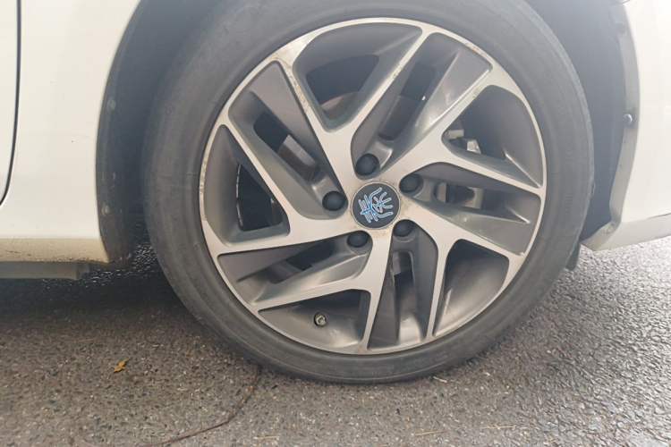 Used BYD Qin New Energy 2017 Qin 1.5T 100 Right Front Wheel Hub