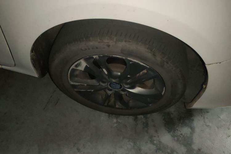 Used BYD Qin New Energy 2017 1.5T Luxury Model Right Front Wheel Hub