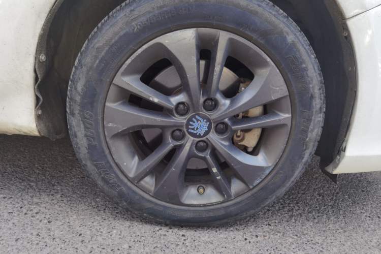 Used BYD Qin New Energy 2017 Qin 1.5T 100 Right Front Wheel Hub