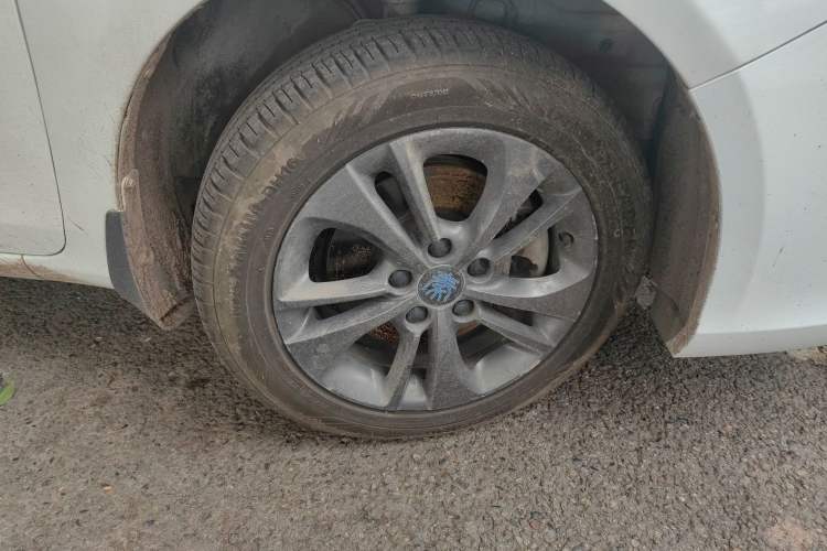 Used BYD Qin New Energy 2017 1.5T Luxury Model Right Front Wheel Hub