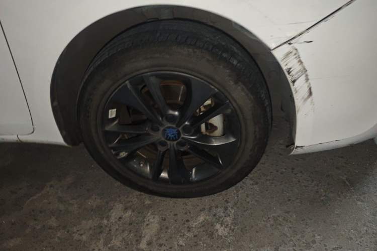 Used BYD Qin New Energy 2017 1.5T Luxury Model Right Front Wheel Hub