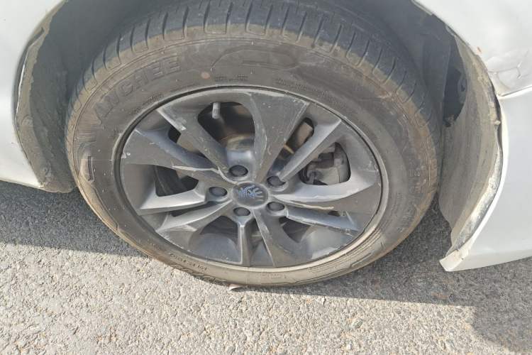Used BYD Qin New Energy 2017 1.5T Luxury Model Right Front Wheel Hub