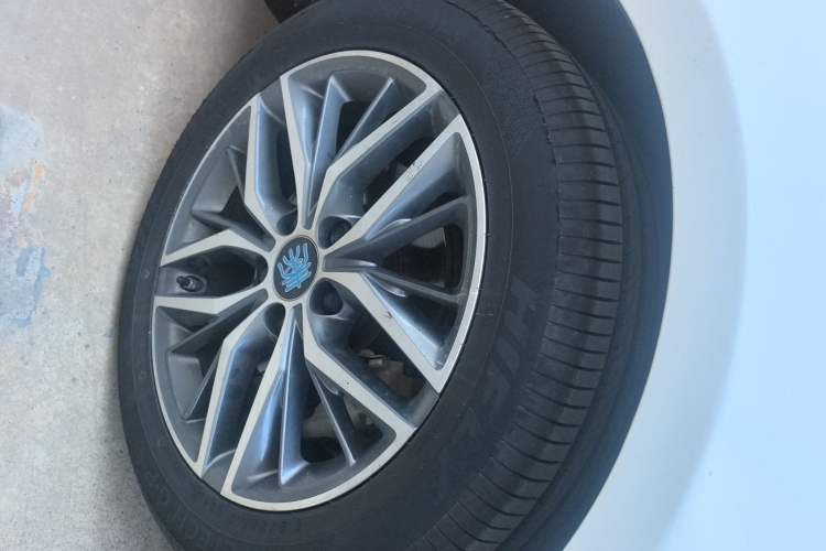 Used BYD Qin New Energy 2017 Qin 1.5T 100 Right Front Wheel Hub