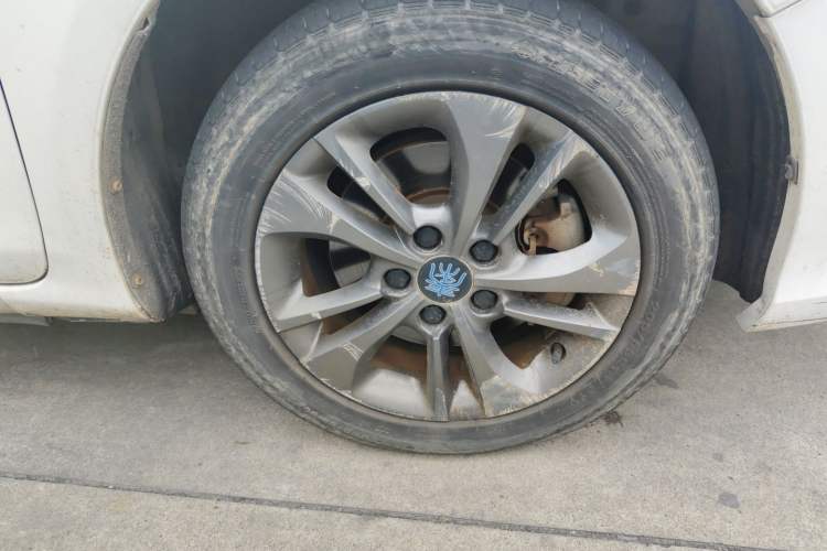 Used BYD Qin New Energy 2017 1.5T Luxury Model Right Front Wheel Hub