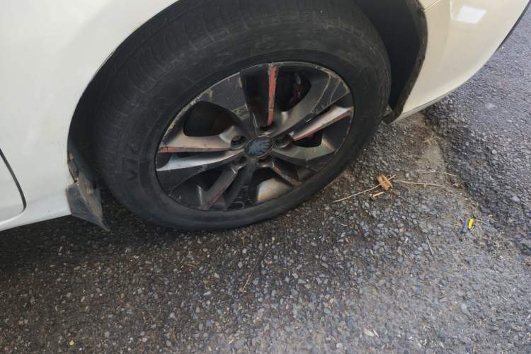 Used BYD Qin New Energy 2017 1.5T Luxury Model Right Front Wheel Hub