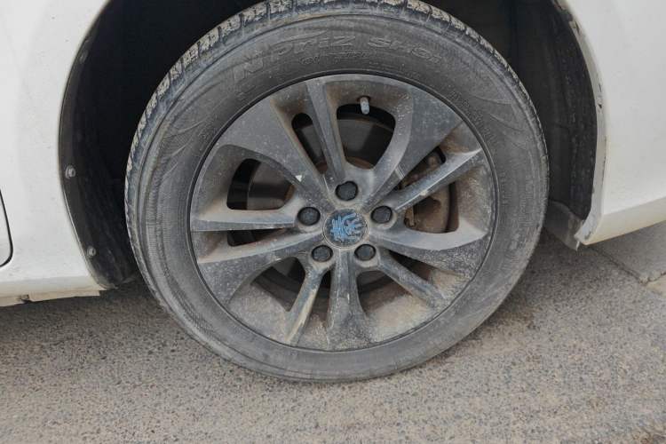 Used BYD Qin New Energy 2017 1.5T Luxury Model Right Front Wheel Hub