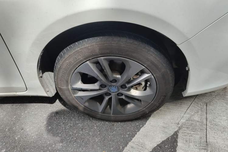 Used BYD Qin New Energy 2017 1.5T Luxury Model Right Front Wheel Hub