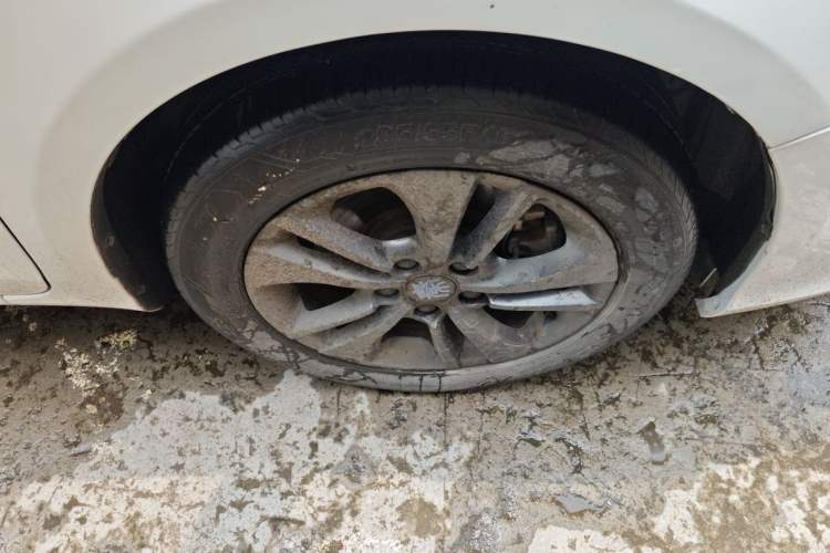 Used BYD Qin New Energy 2017 1.5T Luxury Model Right Front Wheel Hub