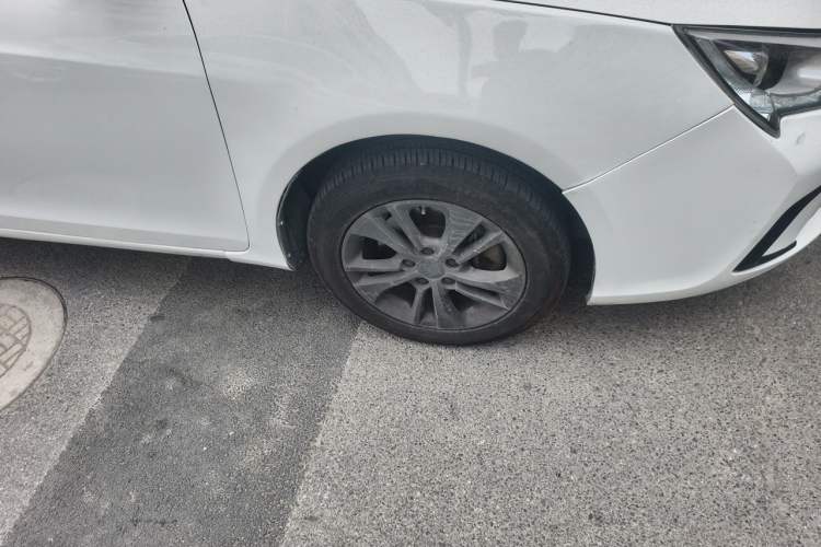 Used BYD Qin New Energy 2017 1.5T Luxury Model Right Front Wheel Hub