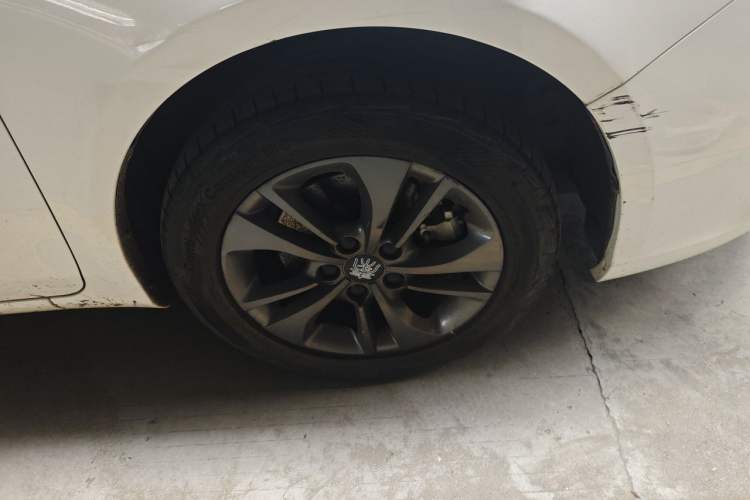 Used BYD Qin New Energy 2017 1.5T Luxury Model Right Front Wheel Hub