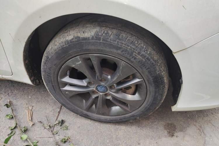 Used BYD Qin New Energy 2017 1.5T Luxury Model Right Front Wheel Hub