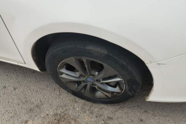 Used BYD Qin New Energy 2017 1.5T Luxury Model Right Front Wheel Hub
