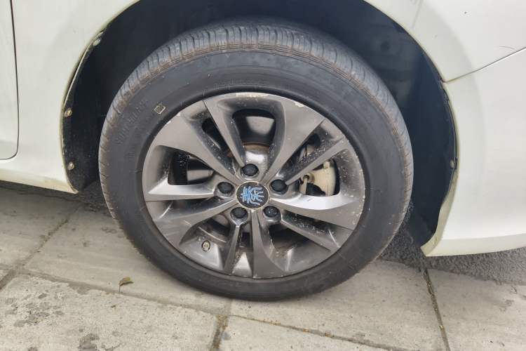 Used BYD Qin New Energy 2017 1.5T Luxury Model Right Front Wheel Hub